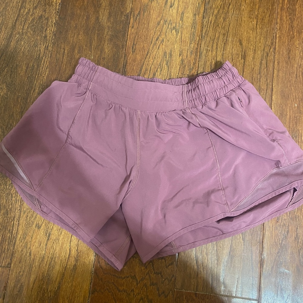 Lululemon Hotty Shorts Size 4, 4 inch